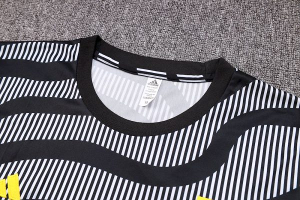 Juventus 2023/24 Training Adult Jersey+3/4 Short 815 - Image 3