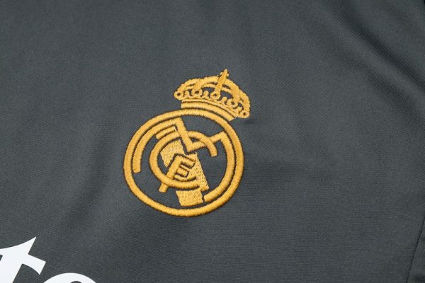 Real Madrid 2023/24 Training Adult Jersey+3/4 Short 815 - Image 3