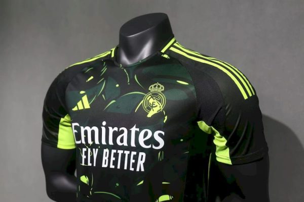 Real Madrid 2024/25 Teenage Mutant Ninja Turtles Edition Player Version - Image 4