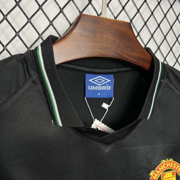 Manchester United 1998/99 Third Retro Jersey - Image 5