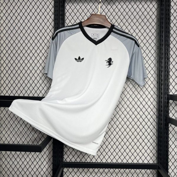 Juventus 2024/25 Pre-Match Training Jersey