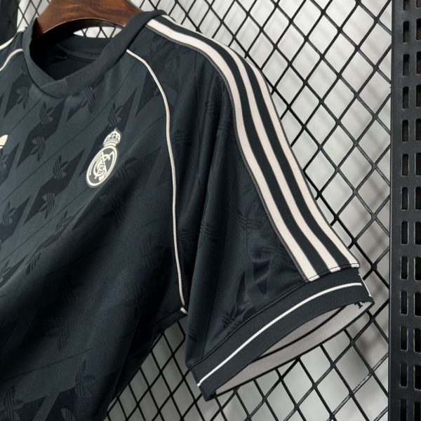 Real Madrid 2024/25 Special Edition Black Jersey - Image 4