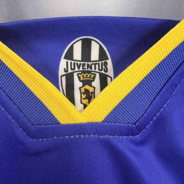 Juventus 1995/96 Away Retro Jersey - Image 5