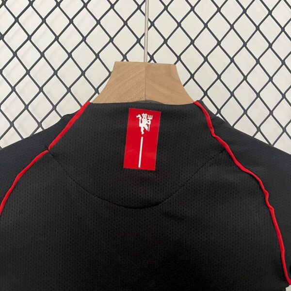 Manchester United 2007/08 Third Kids Retro Jersey And Shorts - Image 6