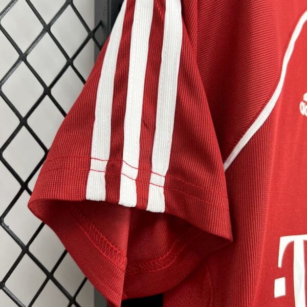 Bayern Munich 2005/06 Home Retro Jersey - Image 7