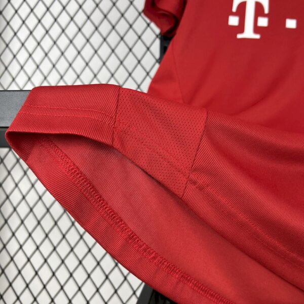 Bayern Munich 2005/06 Home Retro Jersey - Image 5
