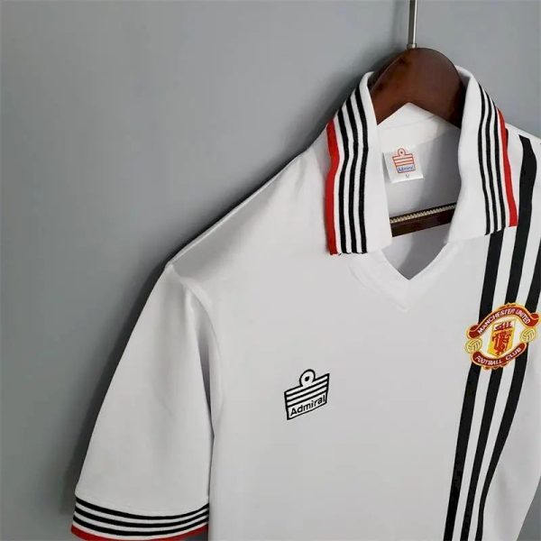 Manchester United 1975/80 Away Retro Jersey - Image 3