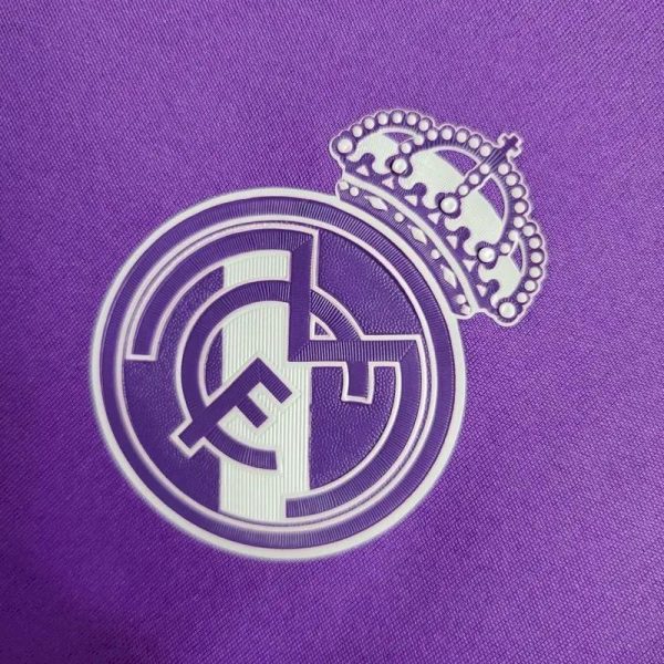 Real Madrid 2016/17 Away Long Sleeves Retro Jersey - Image 5