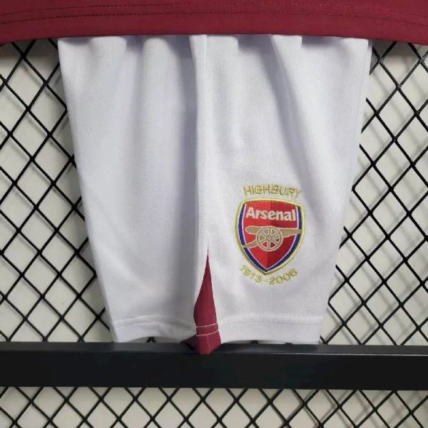 Arsenal 2005/06 Home Kids Retro Jersey And Shorts - Image 4