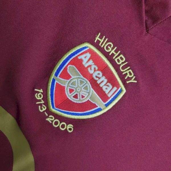 Arsenal 2005/06 Home Kids Retro Jersey And Shorts - Image 7